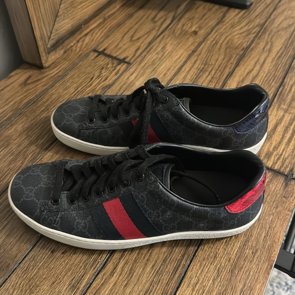 Men’s used Gucci shoes - Picture 2 of 4